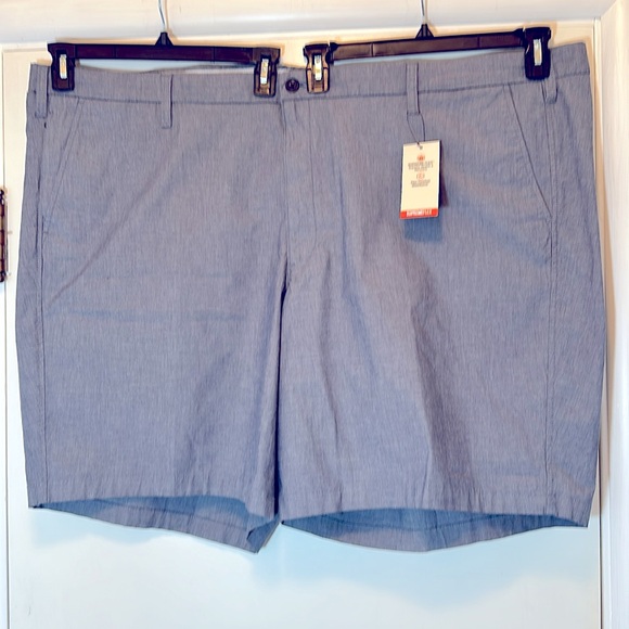 Dockers Ultimate Big Man Straight Fit Supreme Flex Grey Shorts 54" waist NWT - Picture 2 of 9